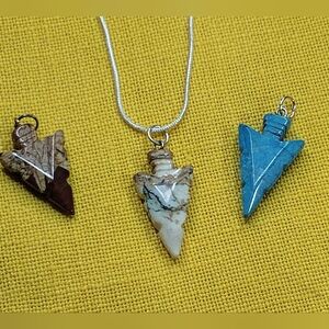 EXTRA OFFERS BELOW 👇 GEMSTONE ARROWHEAD PENDANT. CHOOSE 16"/18" STERLING CHAIN.